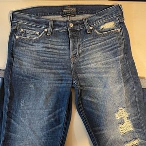 Women’s Abercrombie & Fitch Signature Collection size 28 Destroyed Crop Jeans